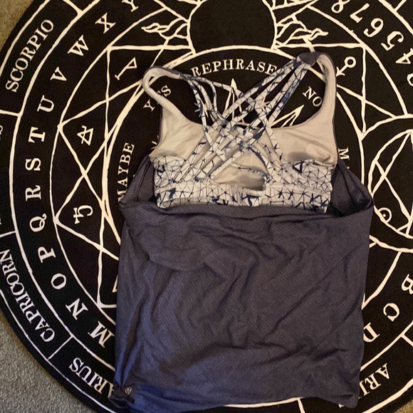 Lululemon Wild Tank - size 4 - Picture 5 of 5